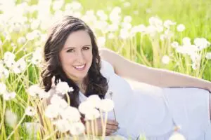 https://pixabay.com/photos/woman-dandelions-girl-lying-summer-609254/ woman smiling